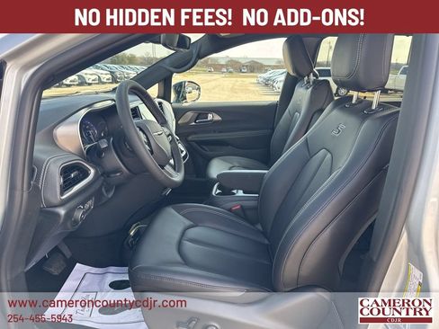 New 2026 Chrysler Pacifica Select w/ S Appearance Package FWD image 15