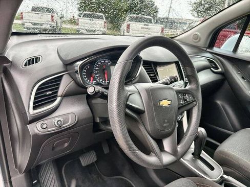 Used 2018 Chevrolet Trax LS FWD image 10