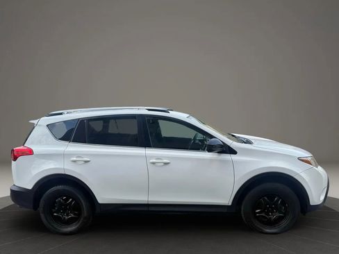 Used 2014 Toyota RAV4 LE image 4