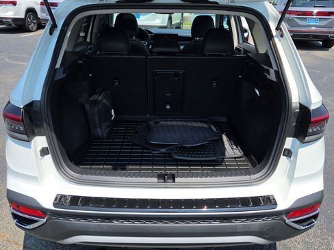 Used 2025 Volkswagen Taos SEL AWD/4WD image 61