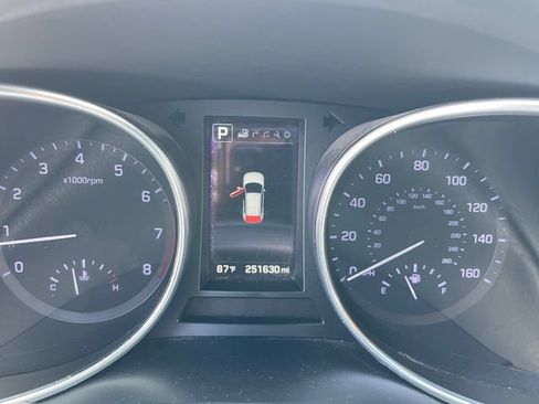 Used 2017 Hyundai Santa Fe AWD image 16