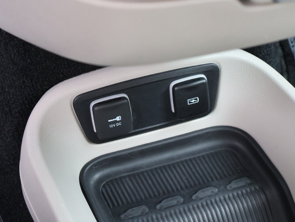 Used 2021 Chrysler Pacifica Touring-L FWD image 37