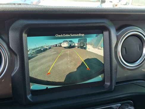 Used 2020 Jeep Wrangler Unlimited Sahara AWD/4WD image 18