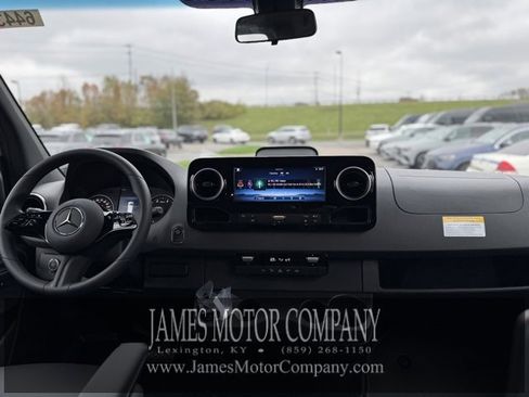 Used 2025 Mercedes-Benz Sprinter 2500 image 13