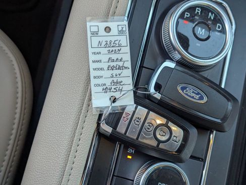 Used 2024 Ford Expedition XLT AWD/4WD image 41