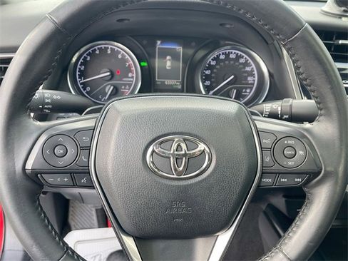 Used 2020 Toyota Camry SE image 11