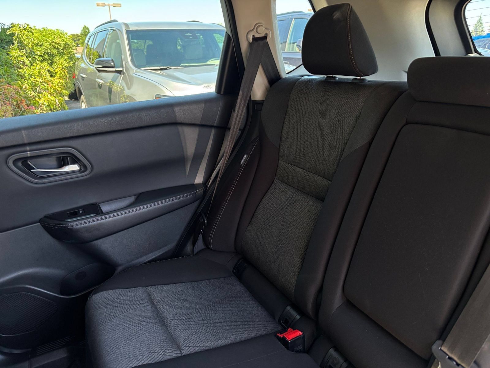 Used 2025 Nissan Rogue SV FWD image 40