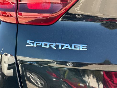 Used 2021 Kia Sportage LX image 17