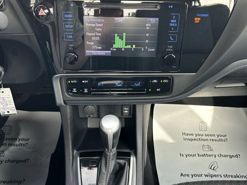 Used 2019 Toyota Corolla SE image 32