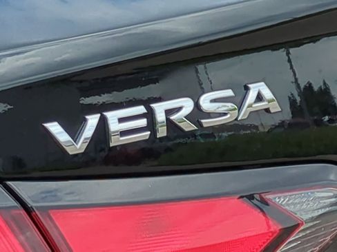 Used 2021 Nissan Versa SV FWD image 13