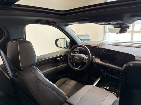 New 2026 Chevrolet Suburban Premier image 40