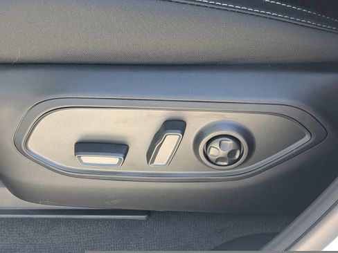 New 2025 Jeep Grand Cherokee L Laredo image 19