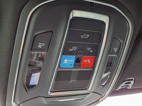 Used 2024 Jeep Wagoneer Series II AWD/4WD image 12