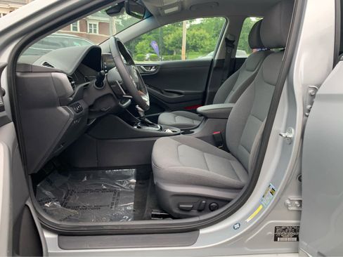 Used 2021 Hyundai Ioniq SEL FWD image 11