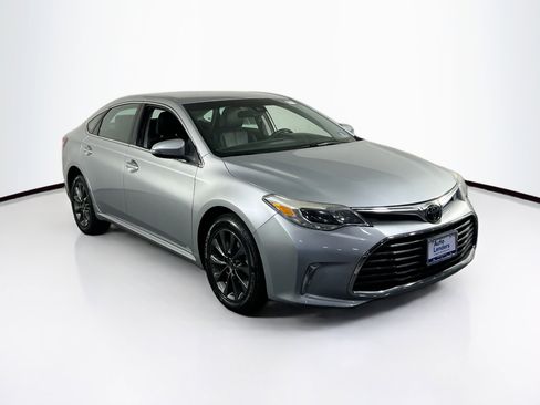 Used 2017 Toyota Avalon XLE image 3