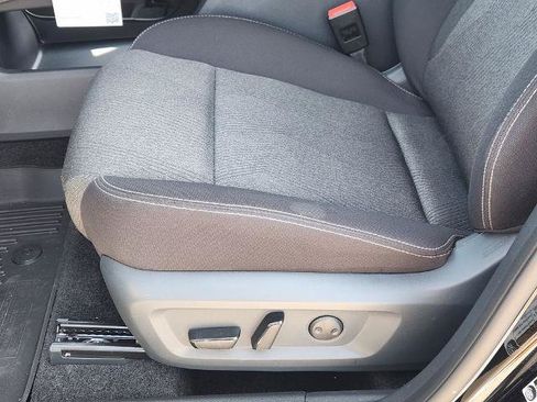Certified 2025 Nissan Rogue SV FWD image 18