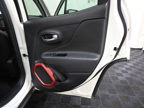 Used 2015 Jeep Renegade Trailhawk w/ Cold Weather Group AWD/4WD image 22