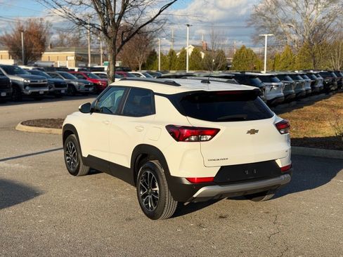 Used 2025 Chevrolet TrailBlazer LT w/ Driver Confidence Package image 7