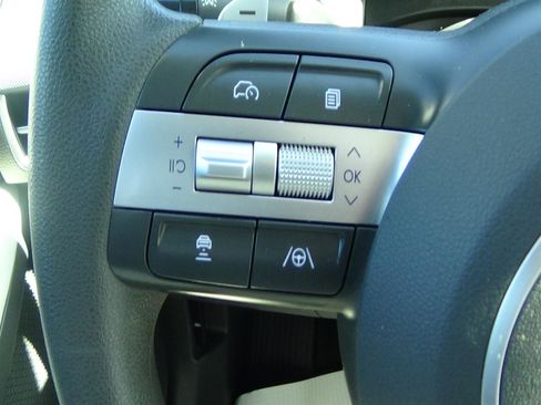 Used 2025 Hyundai Sonata SEL FWD image 19