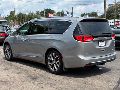 Used 2017 Chrysler Pacifica Limited FWD image 6