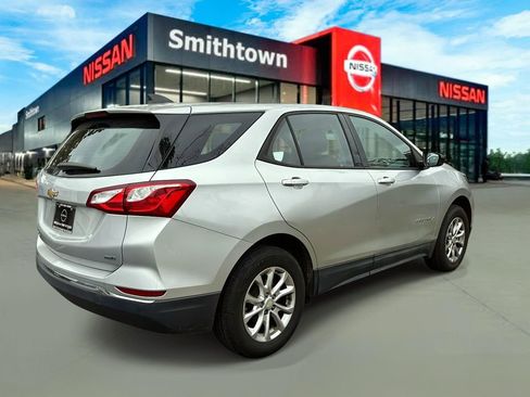 Used 2018 Chevrolet Equinox LS image 6