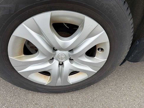 Used 2013 Toyota RAV4 LE AWD/4WD image 18
