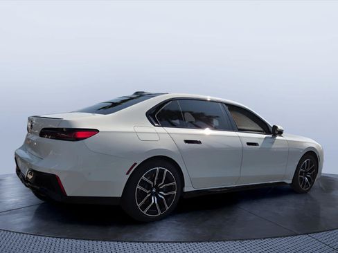 Certified 2023 BMW 760i xDrive AWD/4WD image 6