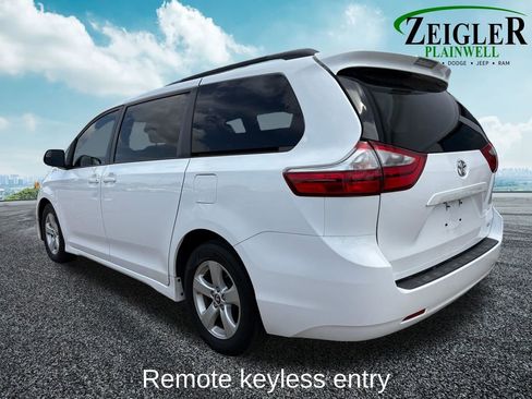 Used 2018 Toyota Sienna LE FWD image 3