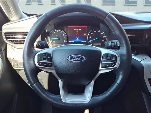 Used 2022 Ford Explorer XLT image 13