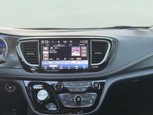 New 2027 Chrysler Pacifica Select FWD image 15