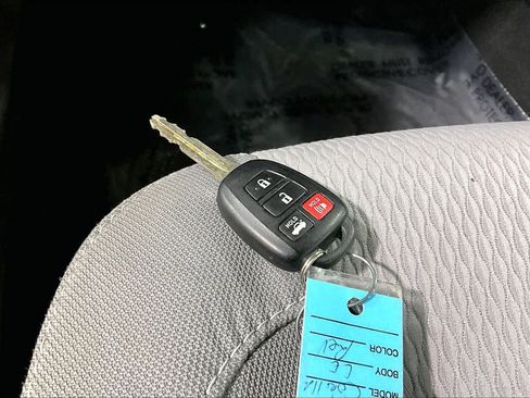 Used 2015 Toyota Corolla LE image 14