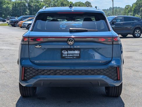 Used 2025 Volkswagen Tiguan SEL R-Line AWD/4WD image 9