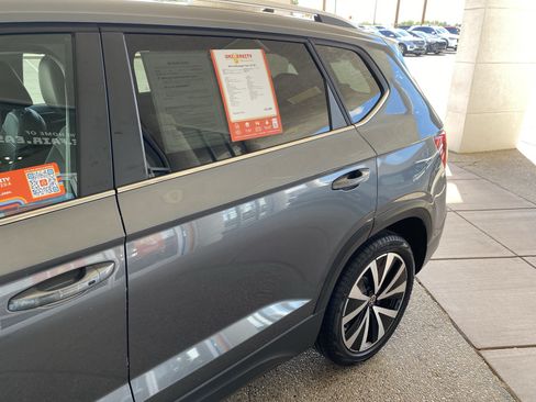 Certified 2023 Volkswagen Taos SE FWD image 59