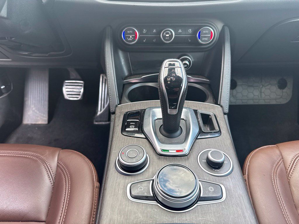 Used 2023 Alfa Romeo Stelvio Ti AWD/4WD image 44