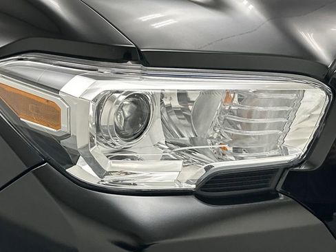 Certified 2023 Toyota Tacoma SR5 AWD/4WD image 23