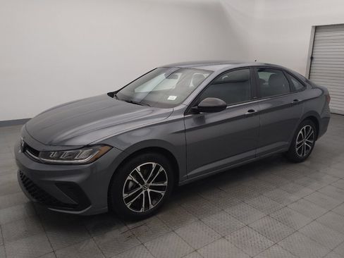 Used 2025 Volkswagen Jetta Sport FWD image 2