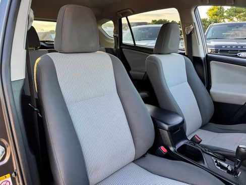 Used 2015 Toyota RAV4 LE FWD image 19