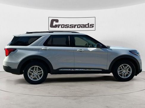 Used 2025 Ford Explorer Active image 6