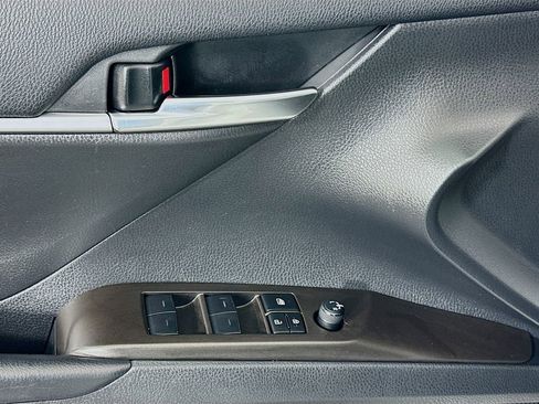 Used 2022 Toyota Camry SE image 17