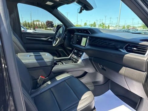Used 2022 GMC Yukon XL Denali w/ Denali Premium Package AWD/4WD image 30