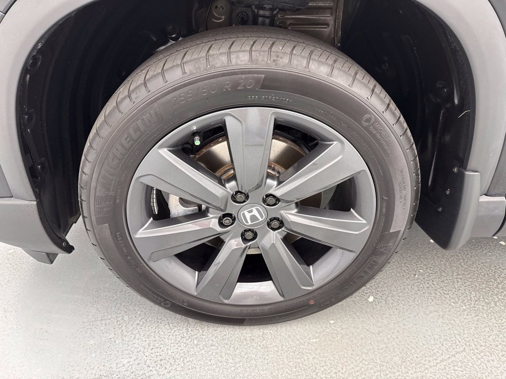 Certified 2025 Honda Pilot Sport image 5