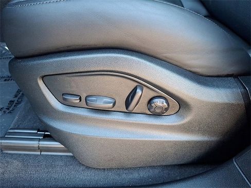 Certified 2025 Porsche Cayenne Coupe image 18