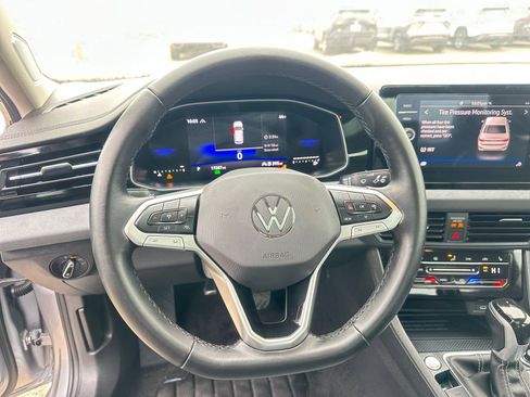 Used 2025 Volkswagen Jetta SE image 28