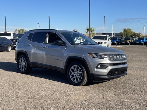 Used 2022 Jeep Compass Latitude image 7