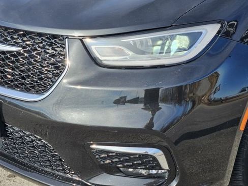 Used 2023 Chrysler Pacifica Limited image 9