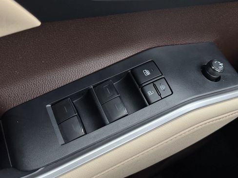 Used 2022 Toyota Highlander XLE image 19