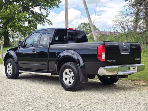 Used 2010 Nissan Frontier SE w/ SE Value Truck Pkg AWD/4WD image 4