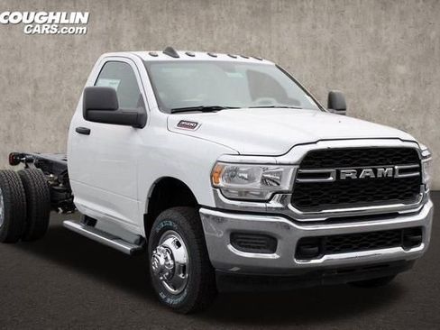 New 2024 RAM 3500 Tradesman w/ Chrome Appearance Group image 2