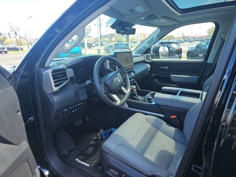 Used 2024 Toyota Tundra Limited AWD/4WD image 25