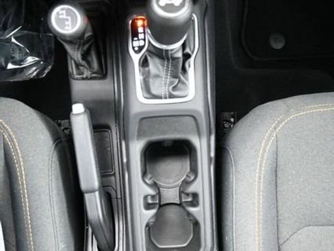 Used 2025 Jeep Wrangler Sahara image 32